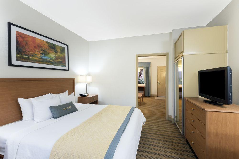 Comfort Suites Baton Rouge South I-10 מראה חיצוני תמונה