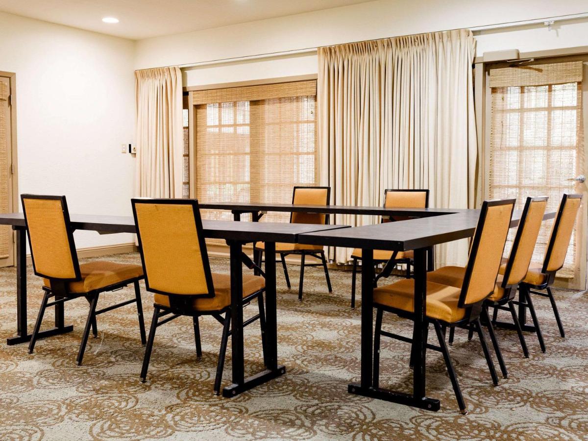 Comfort Suites Baton Rouge South I-10 מראה חיצוני תמונה
