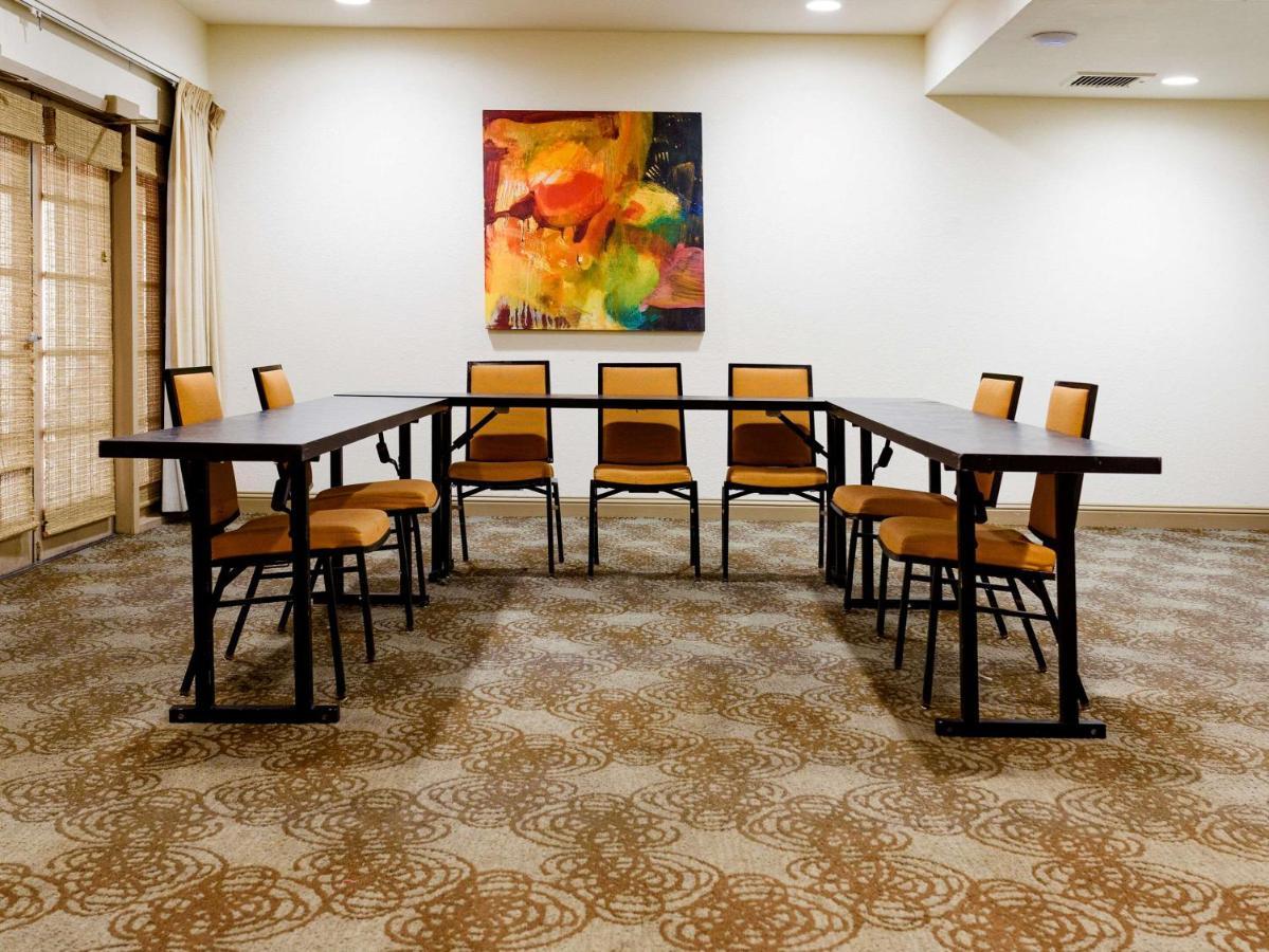 Comfort Suites Baton Rouge South I-10 מראה חיצוני תמונה