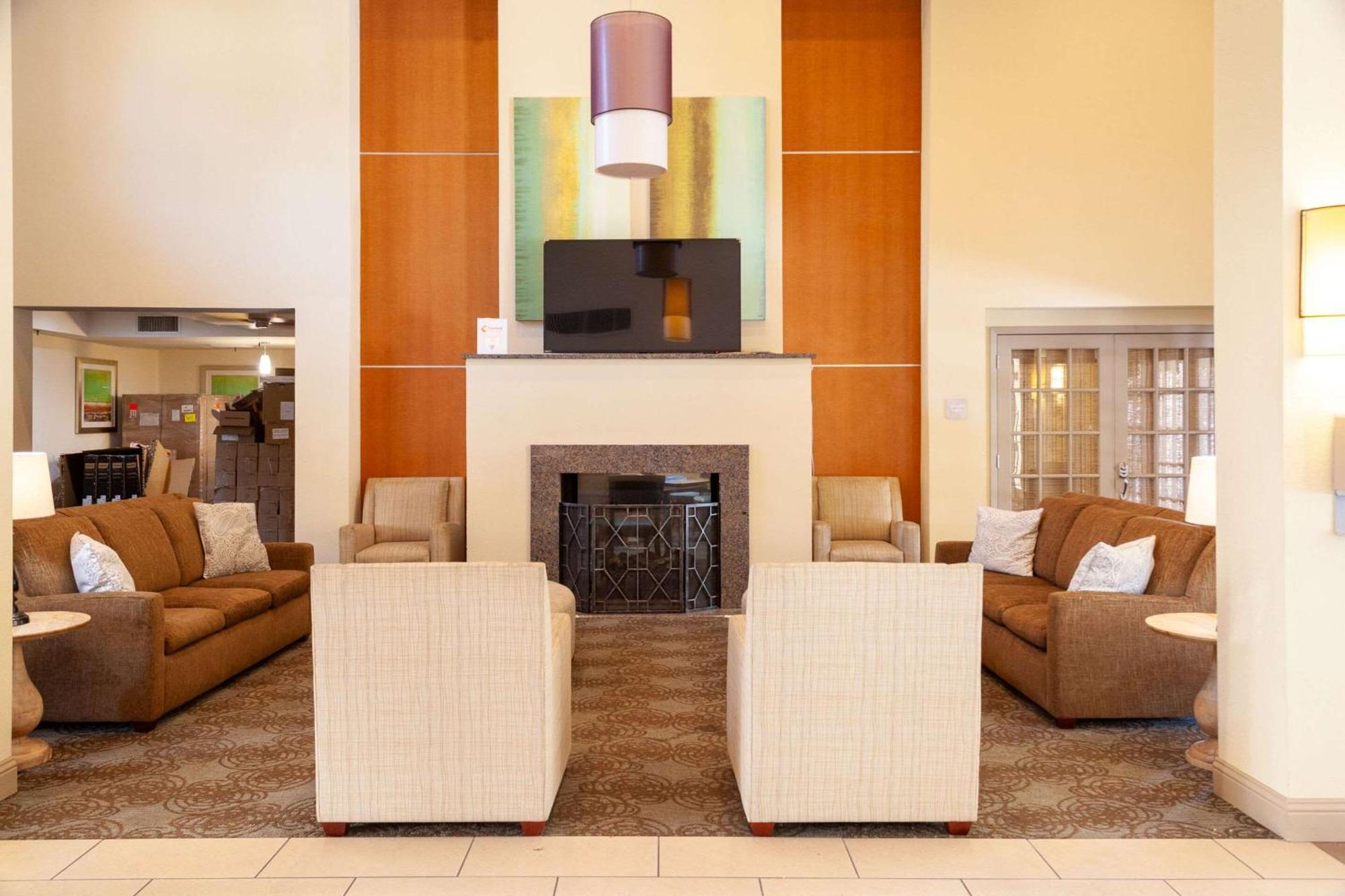 Comfort Suites Baton Rouge South I-10 מראה חיצוני תמונה