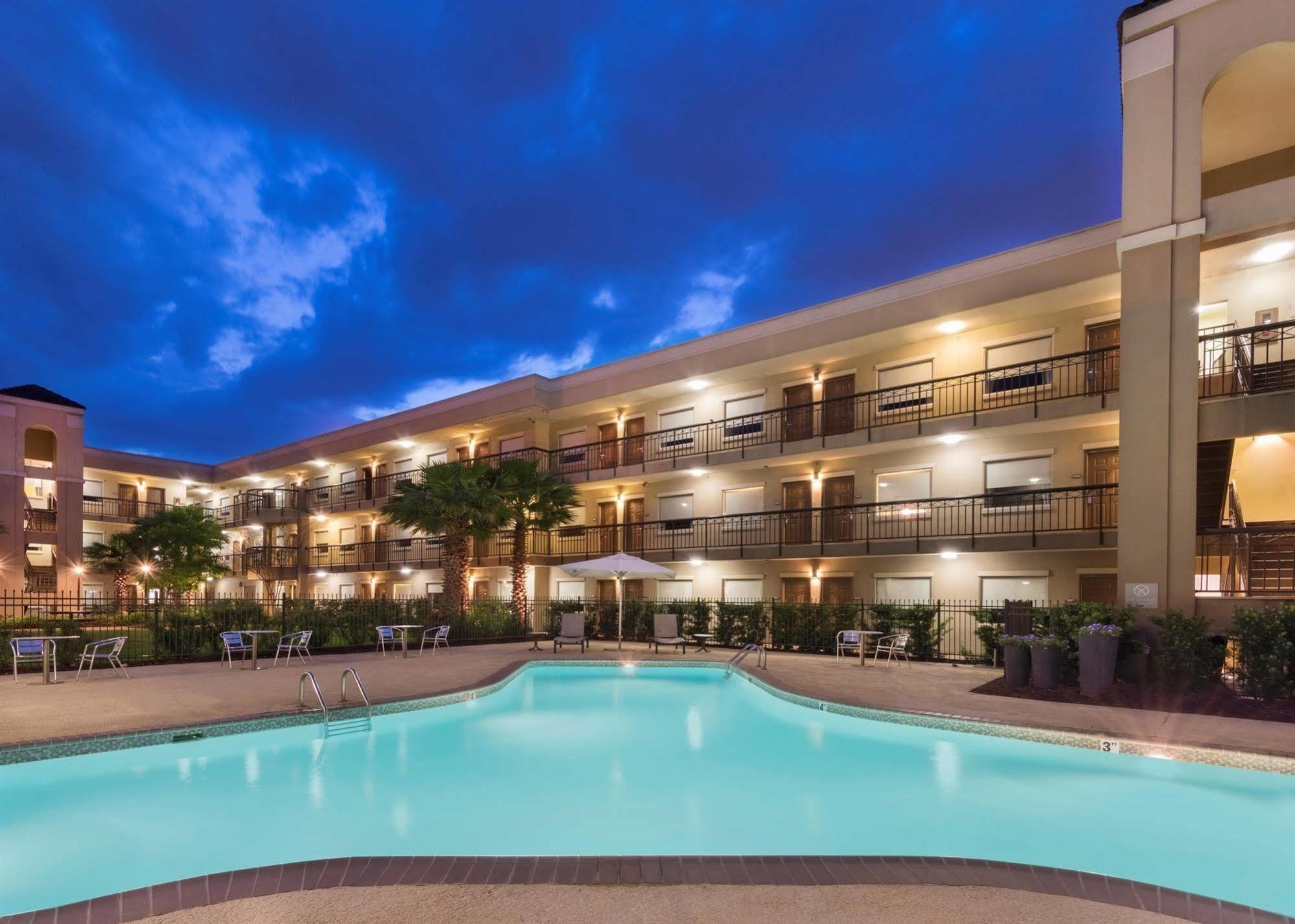 Comfort Suites Baton Rouge South I-10 מראה חיצוני תמונה