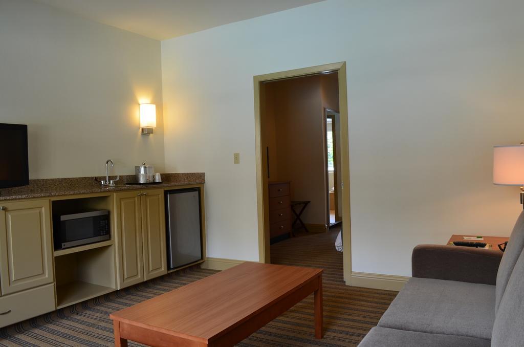 Comfort Suites Baton Rouge South I-10 מראה חיצוני תמונה