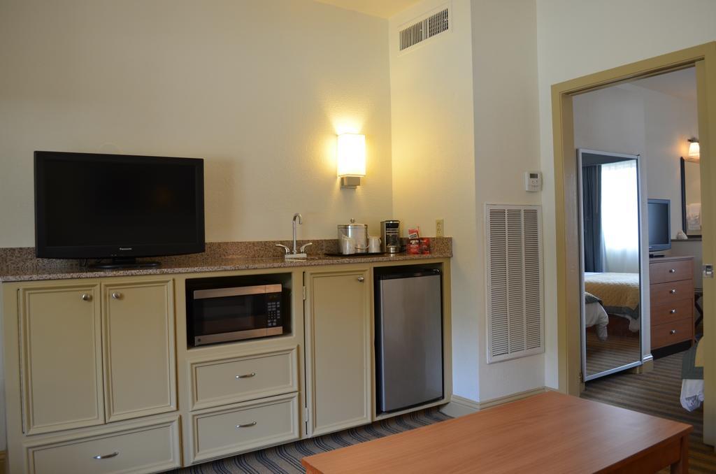 Comfort Suites Baton Rouge South I-10 מראה חיצוני תמונה